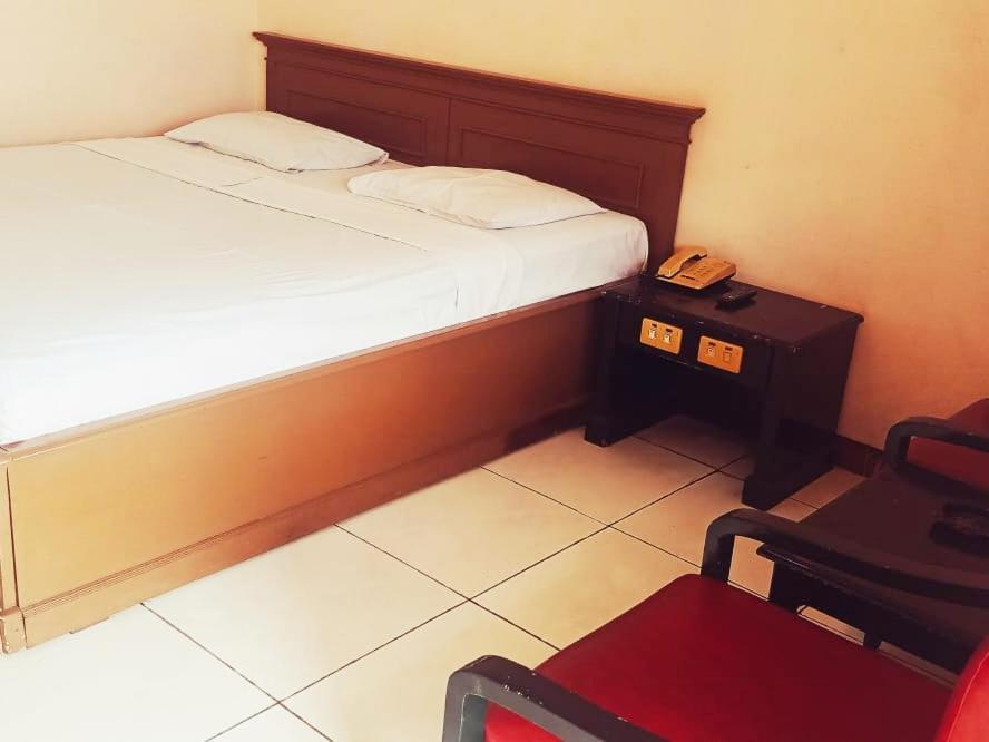 Hotel Wijaya Purwokerto Esterno foto