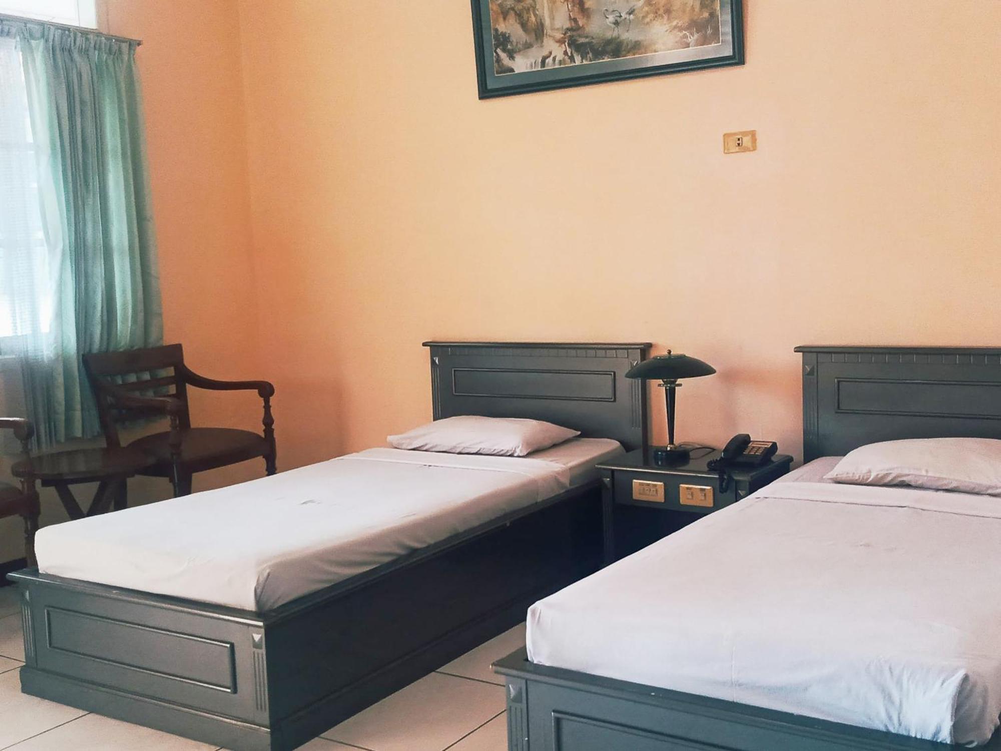Hotel Wijaya Purwokerto Esterno foto