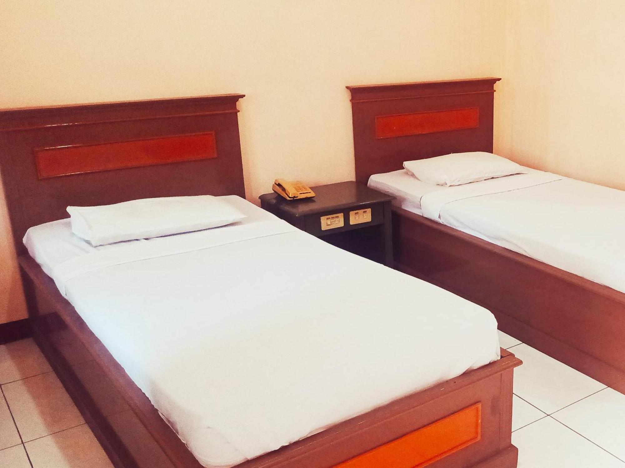 Hotel Wijaya Purwokerto Esterno foto