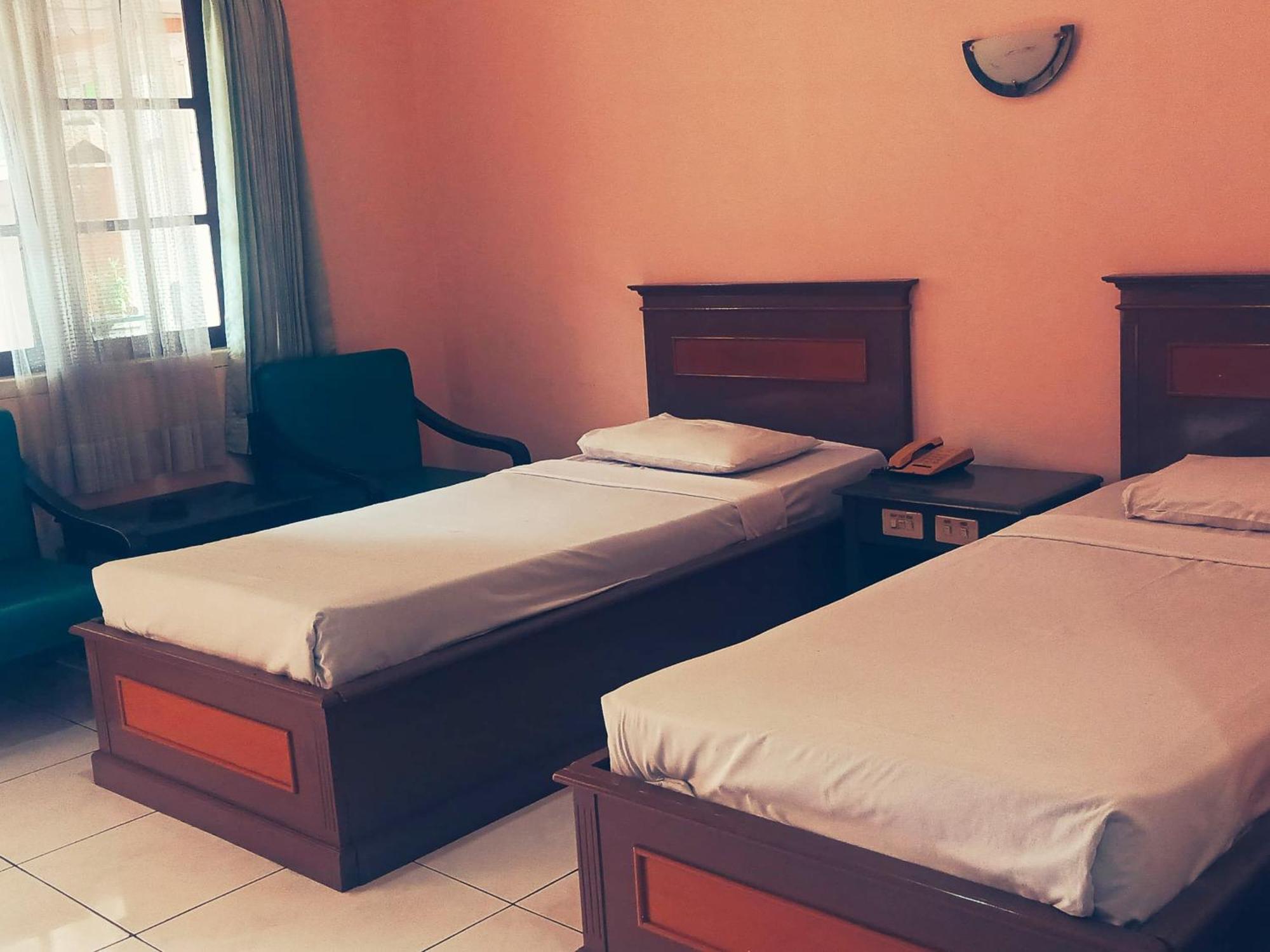 Hotel Wijaya Purwokerto Esterno foto
