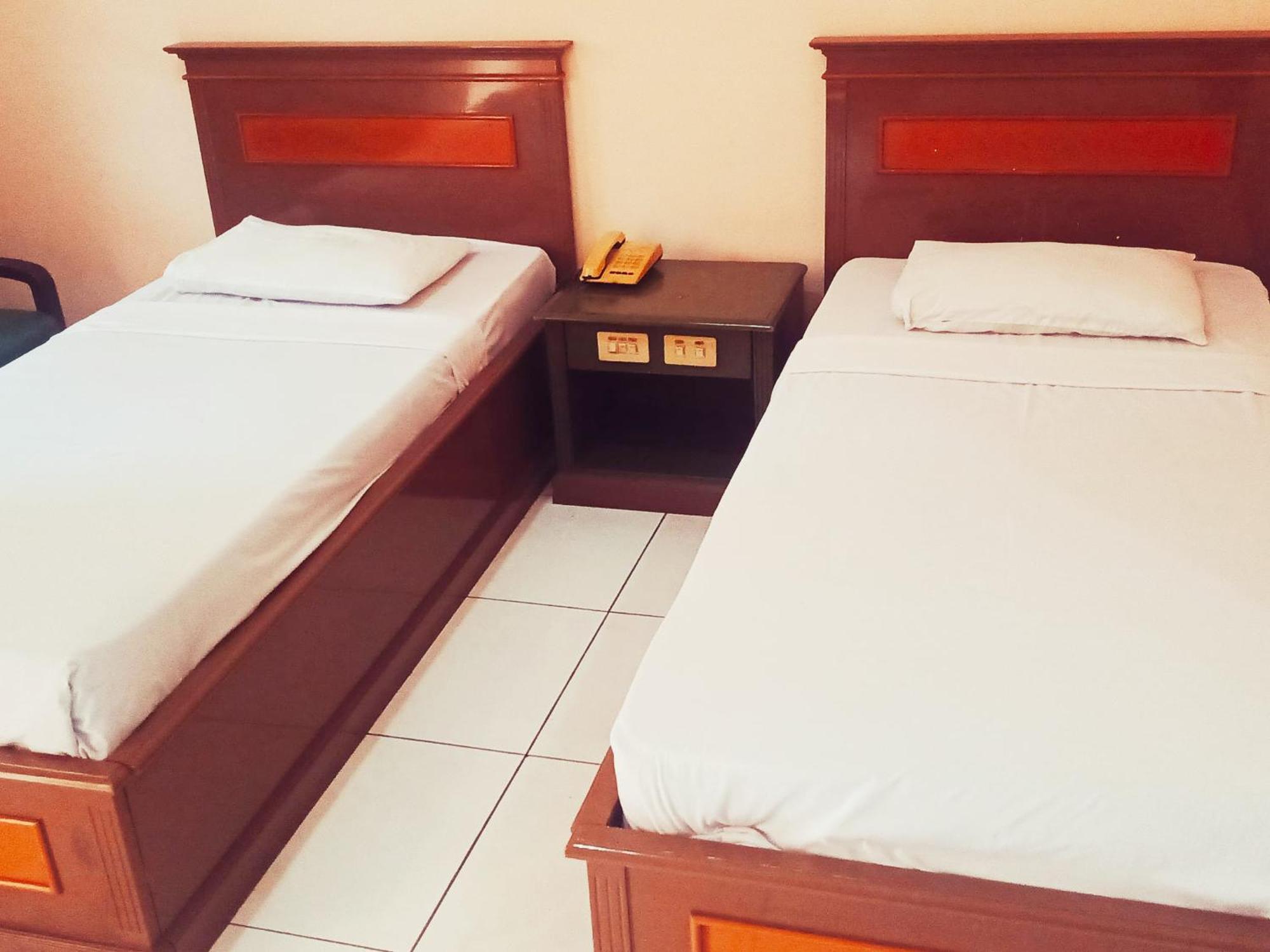 Hotel Wijaya Purwokerto Esterno foto