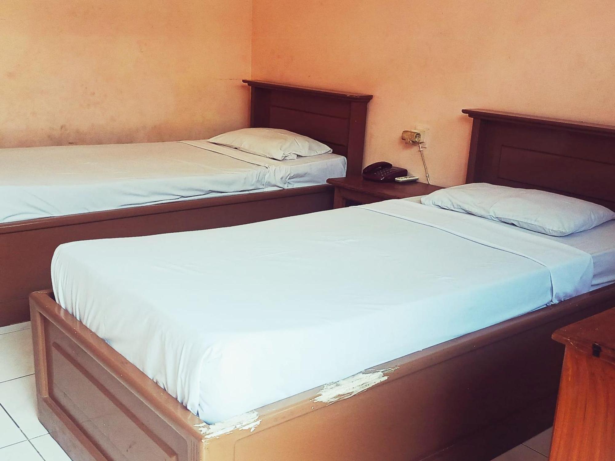 Hotel Wijaya Purwokerto Esterno foto