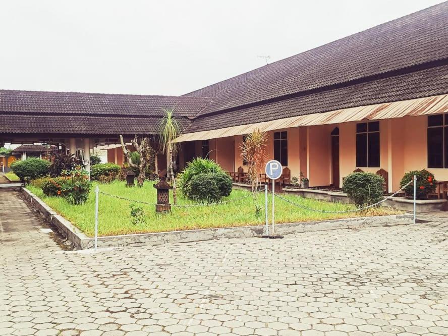 Hotel Wijaya Purwokerto Esterno foto