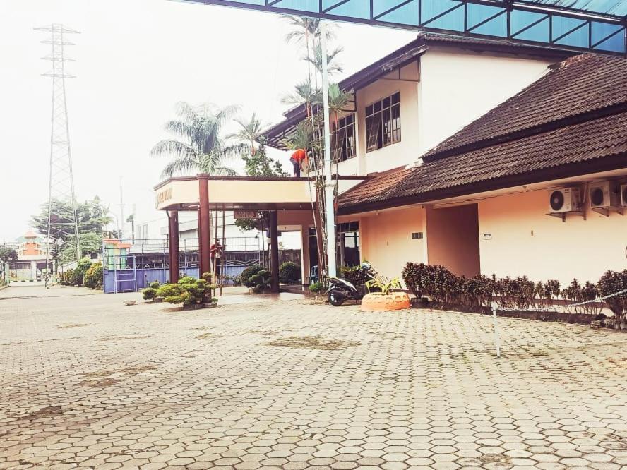 Hotel Wijaya Purwokerto Esterno foto
