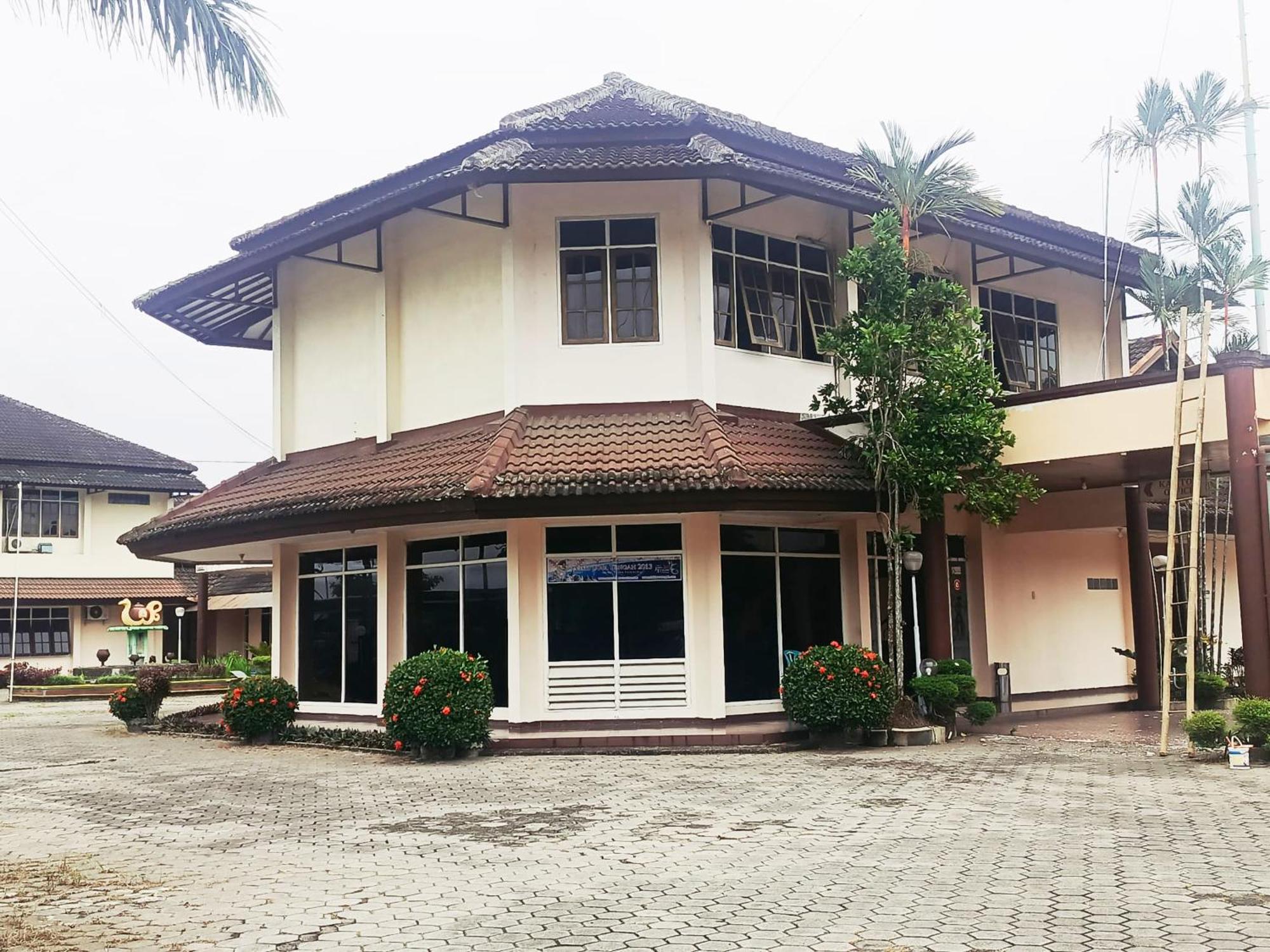Hotel Wijaya Purwokerto Esterno foto