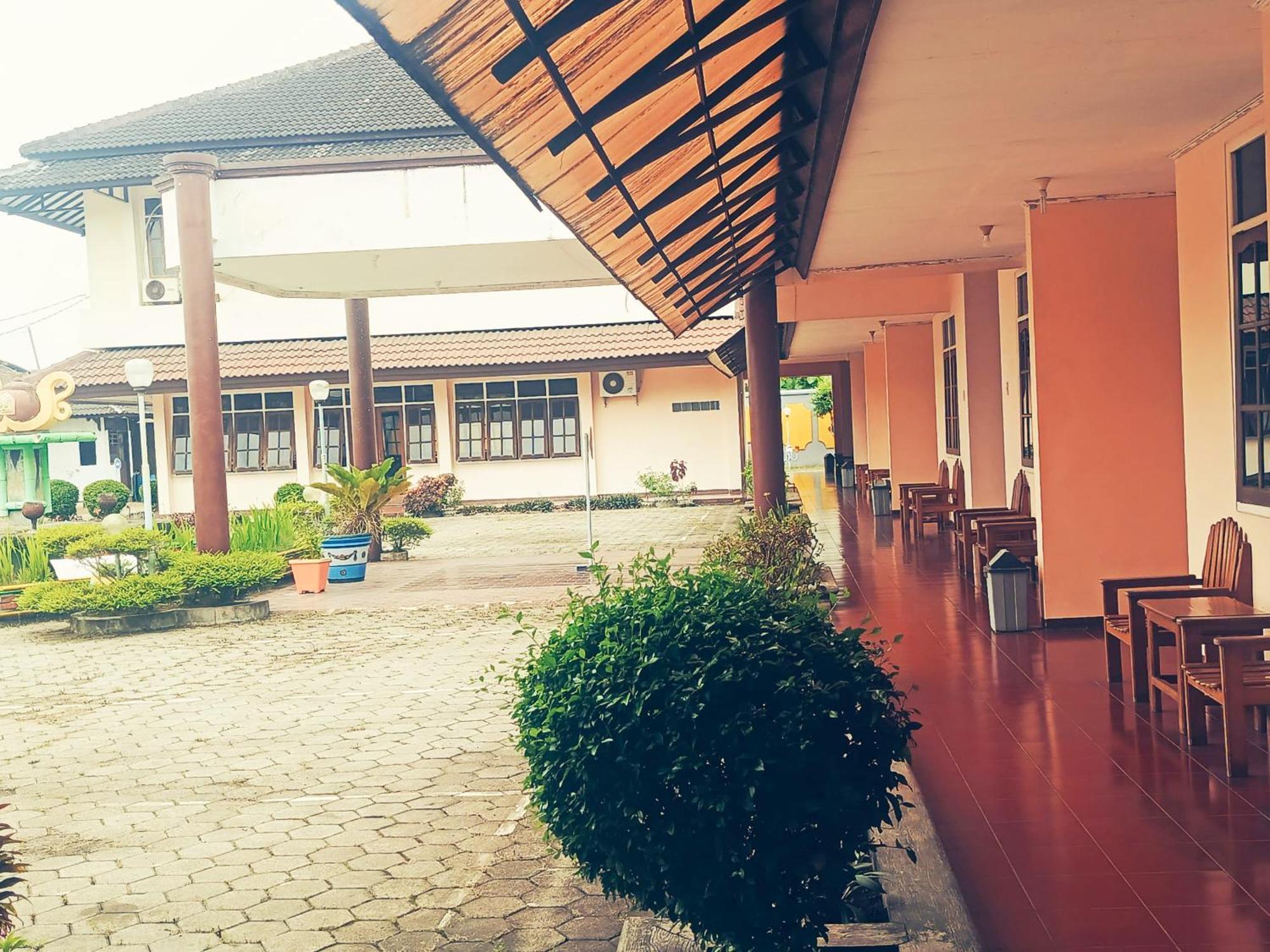 Hotel Wijaya Purwokerto Esterno foto